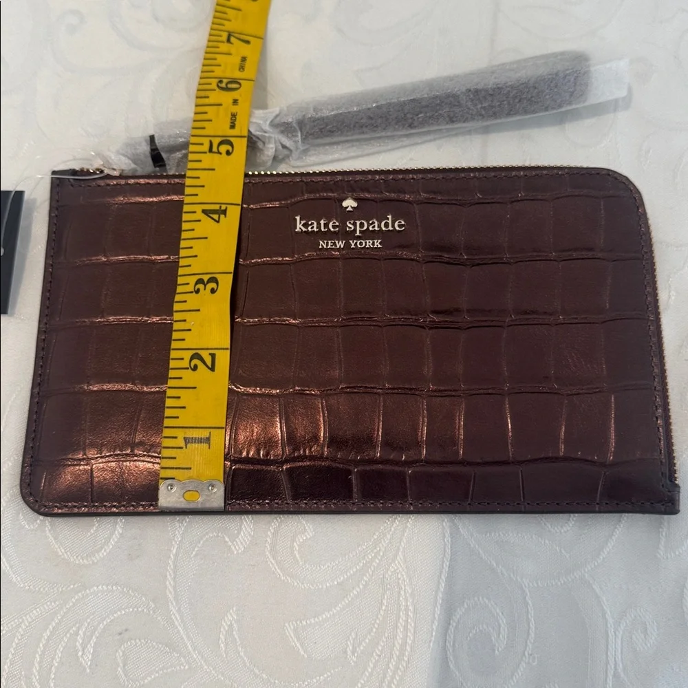 ♠️Kate spade Lucy Croc Embossed Medium L-Zip Wristlet